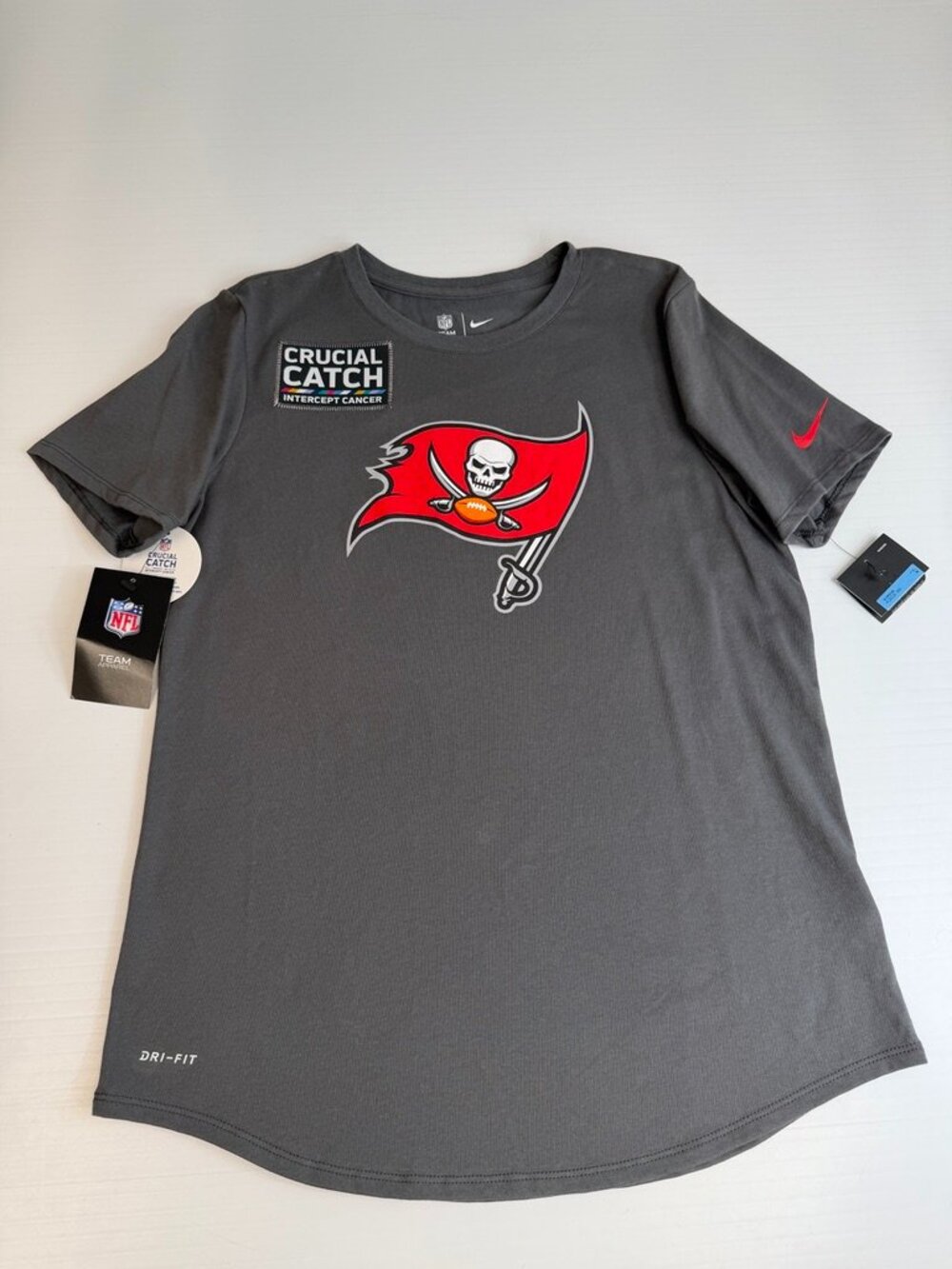 Tampa Bay Buccaneers Shirt Women Medium Crucial Catch Collect Nike Swoosh Gym Ne